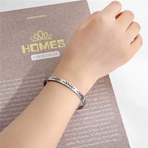 M MOOHAM Bracelets for Women Girls, Quote Mantra Bracelet Funny Inspirational Jewelry Gifts for Best Friend, Mom, Daughter, Son, Sister, Niece Birthday Mothers Day Present Come Gift Box - style: Friends are the family we choose